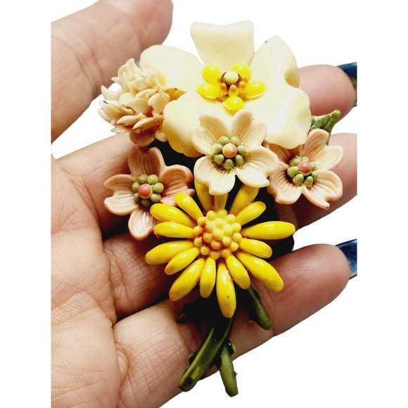 Estate Early Celluloid Flower Brooch (A1615) - Picture 2 of 6